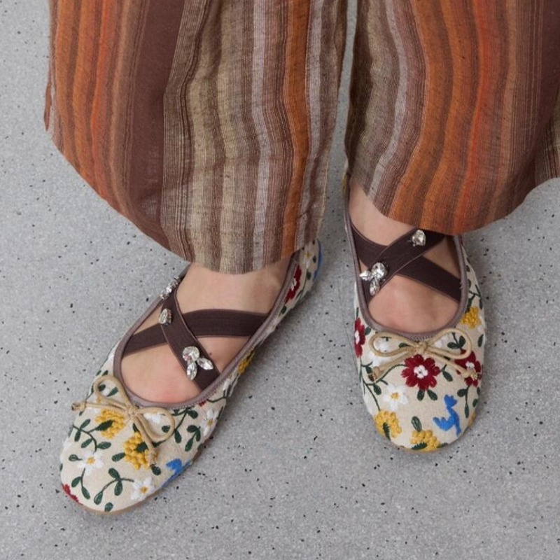 Women Shoes Brands - Embroidery Flower Ballet Flats Women Rhinestone