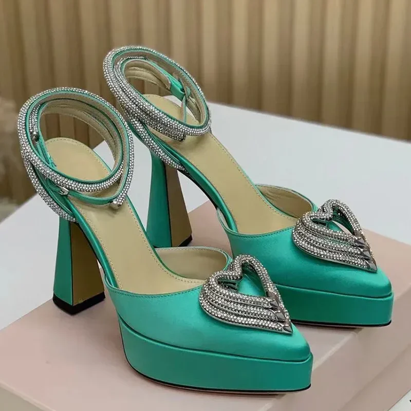 Platform Crystal Love Decorati - Pointed Toe Flat reseña y precio